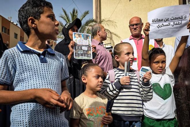 أطفال غزة المصابون بالسكري يحتجون على نقص الأنسولين وسط مخاوف من مضاعفات تهدد حياتهم