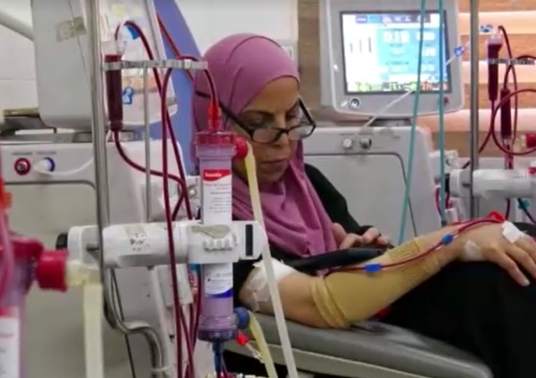 أكتوبر الوردي: مخاطر متزايدة تهدد حياة مريضات سرطان الثدي في قطاع غزة