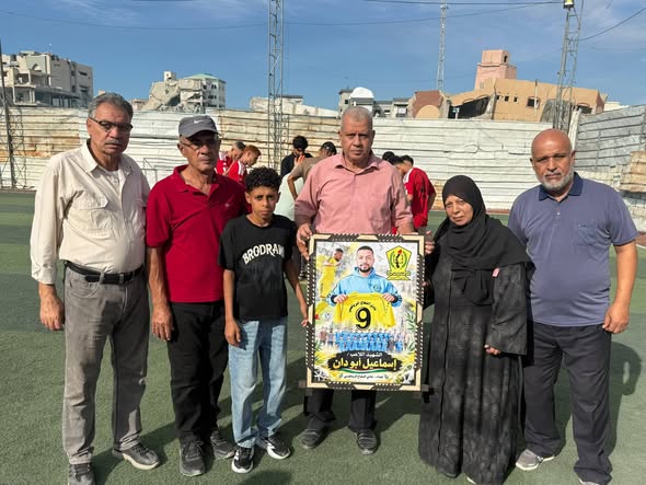 التفاح يكرّم الشهيد الكابتن إسماعيل أبو دان.. الغائب الحاضر في أولى خطواتنا