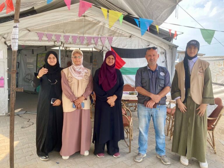 هيئة فلسطين العربية للإغاثة والتنمية الأهلية تزور مدرسة أحباب الشجاعية