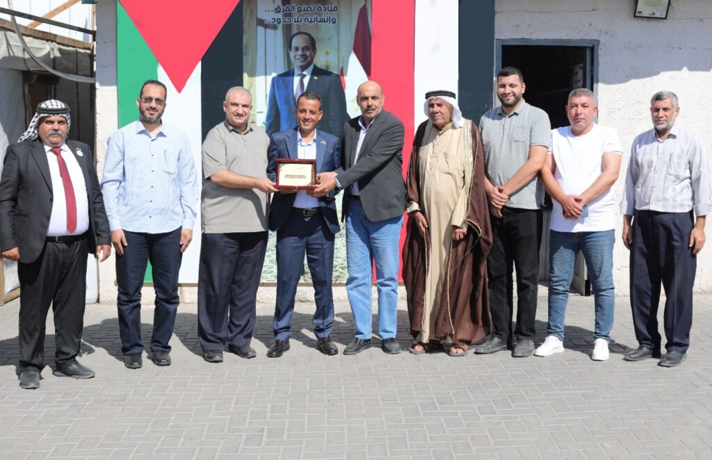 رئيس بلدية النصيرات يبحث تعزيز التعاون المشترك مع اللجنة المصرية