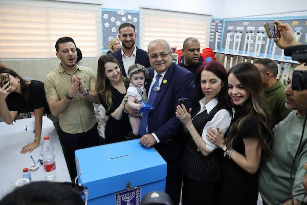 تحليل انتخابات إسرائيل 2026: مشاركة قياسية وصعود التصويت العربي وتفاوت الإقبال بين معاقل الأحزاب