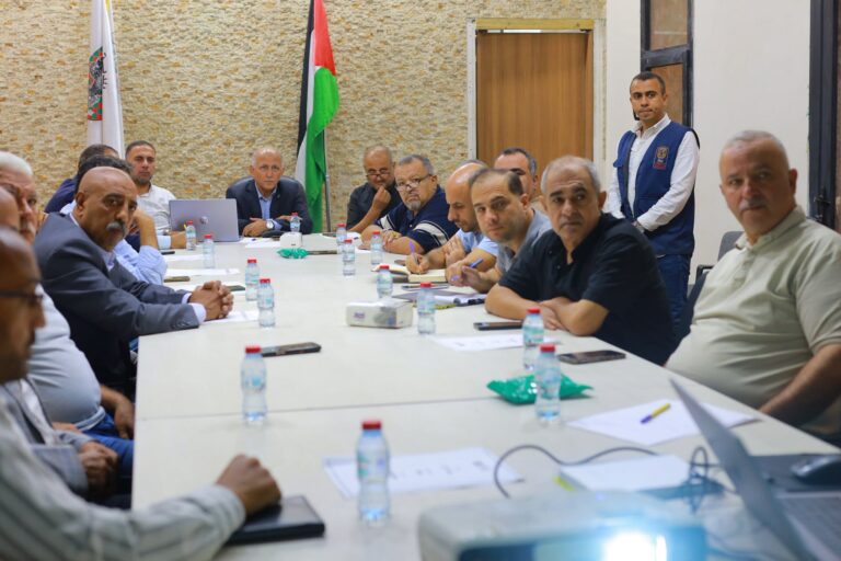 بلدية غزة تبحث مع لجنة طوارئ القطاع الخاص سبل دعم الخدمات البلدية