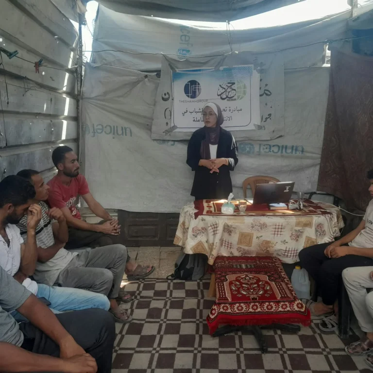 «حشد» تنفذ ورشة توعوية في أحد مراكز الإيواء بمدينة غزة لتعزيز مشاركة الشباب في الانتخابات